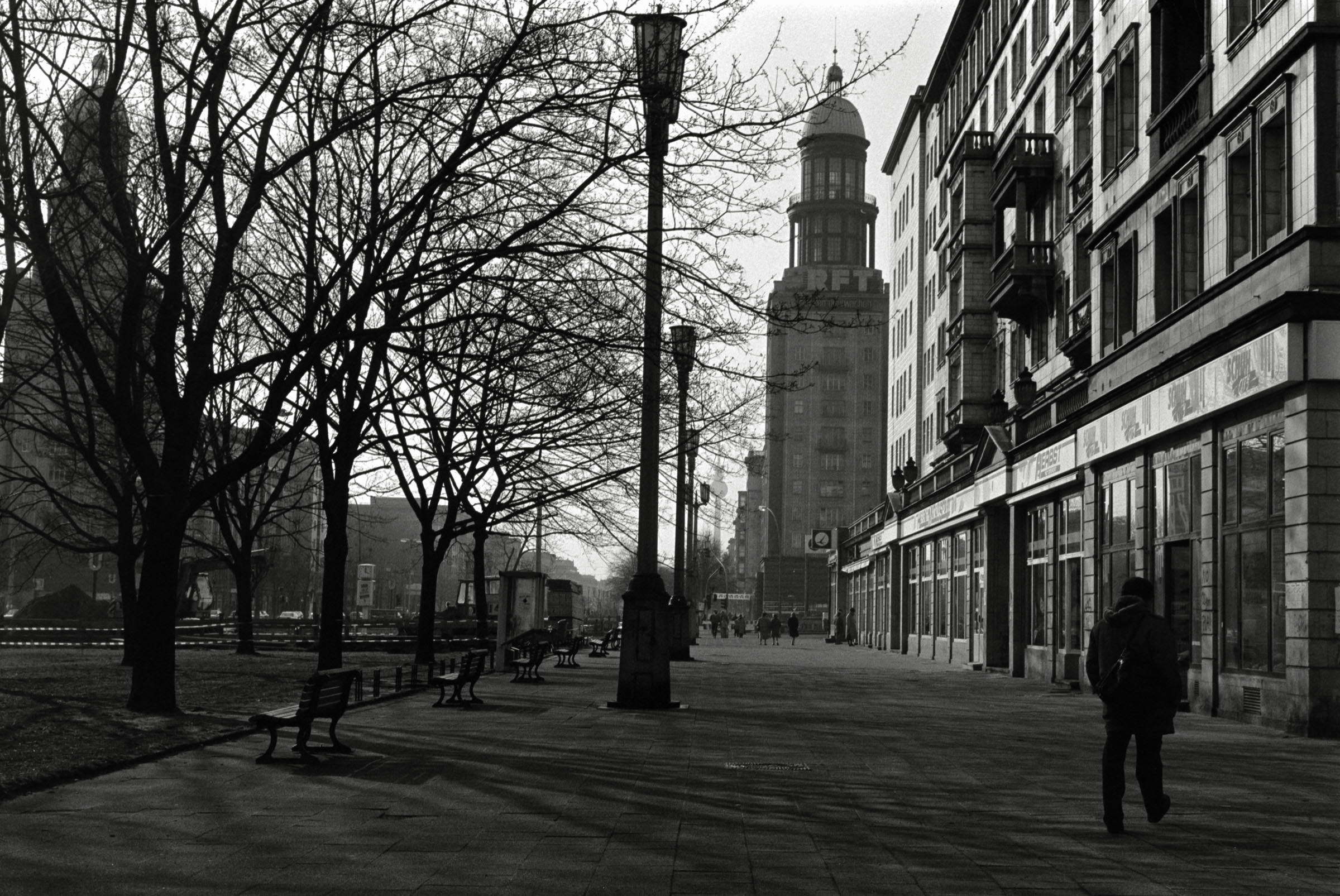 AHP F1993 03 005 sc240902 img15 NLP